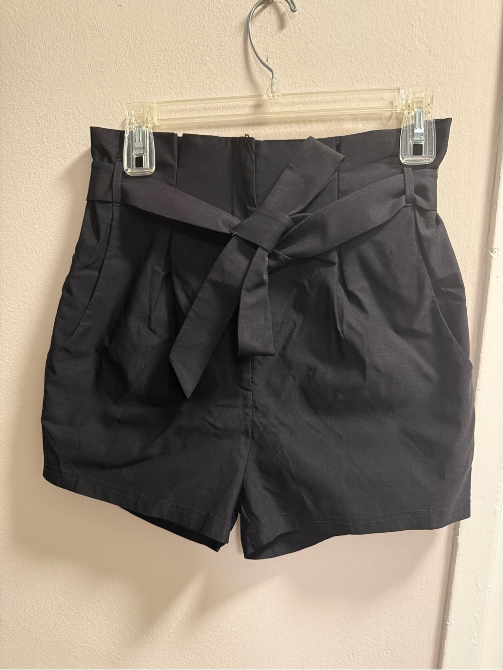 Hera Collection High-Waist Tie-Belt Shorts - Black